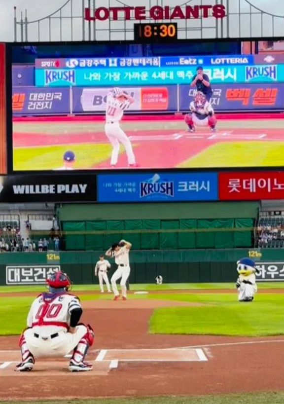아이키 춤 환호 받았는데 <b>이승훈 18초</b> 댄스 시구 왜 논란이... 