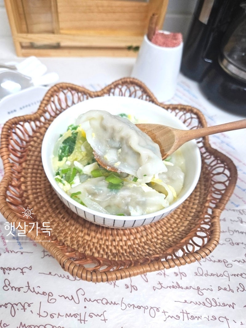비비고 사골곰탕 만두국 끓이는법
