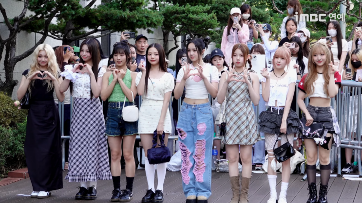 240830 유니스 KBS2 '<b>뮤직뱅크</b>' <b>출근길</b> 패션 정보