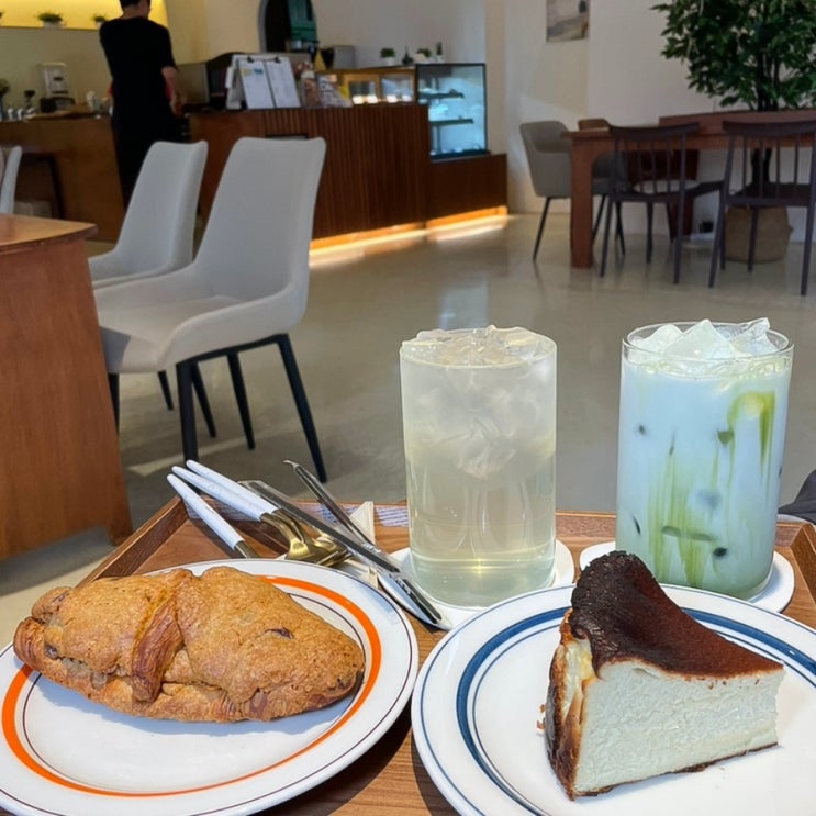  강릉 교동택지카페 모노웜 크루키맛집