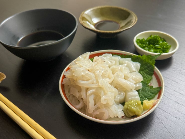  직접 잡은 오징어로 만드는 일본의 오징어 소면: 이카소멘(イカそうめん)