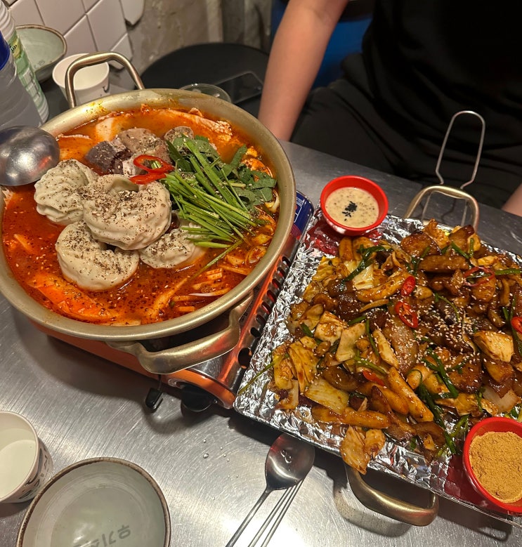  안주가 기깔나게 맛있는 레트로 야장 방이동 술집 '우기식당 방이점' 잠실역 술ㅣ잠실 단체 예약 웨이팅