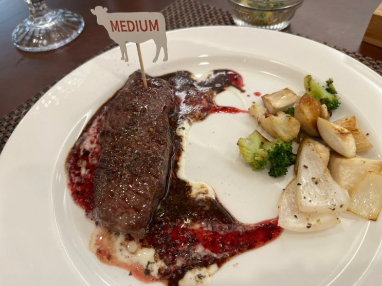  세종 가성비 스테이크 맛집: 헤브론스테이크하우스에서 즐기는 한우 채끝 스테이크 코스 먹어본 후기