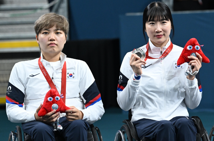 <b>서수연</b>-<b>윤지유</b>, 파리 패럴림픽 <b>탁구</b> 여자복식 은메달…중국에... 