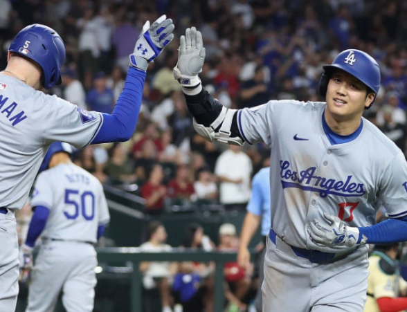 <b>오타니</b>, MLB 최초 <b>43홈런</b>-<b>43</b>도루 작성!…다저스... 