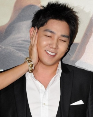<b>슈퍼주니어</b> <b>강인</b>, 자숙 15년 만에 복귀 시동 10년 만의 프로필... 