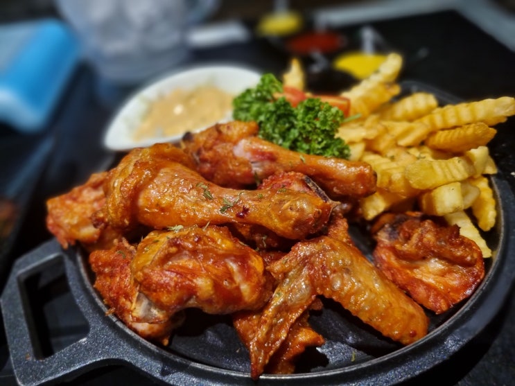  [포항 술집] 9,900원 치킨에 노래와 뷰, 푸짐한 안주까지 함께 즐기기 좋은 포항 룸술집 뉴코노래타운.