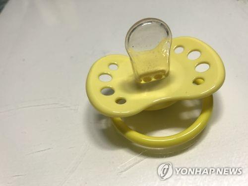 美서 '쪽쪽이' 장례식…"세살배기 딸 공갈젖꼭지와 작별 위해" 美서 '쪽쪽이' 장례식…"세살배기 딸 공갈젖꼭지와 작별 위해"