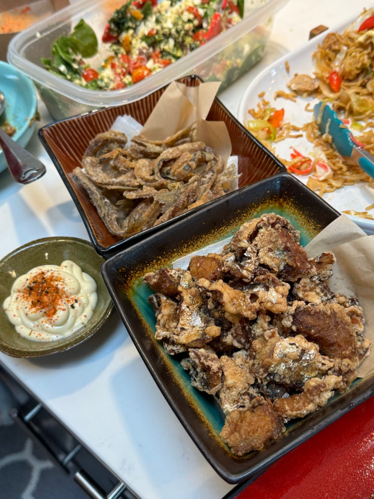  청어를 활용한 바삭한 식감이 매력적인 요리: 호네센베이(骨せんべい)와 가라아게(唐揚げ) 만들기