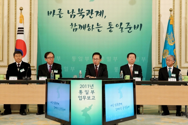 <b>대통령실 계엄령</b> 정치공세, 정치적 대결과 평화적 해결, 최근의... 