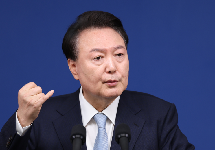 <b>대통령실</b>, '<b>계엄령</b> 준비 의혹'에 대해 “비상식적·거짓 정치... 