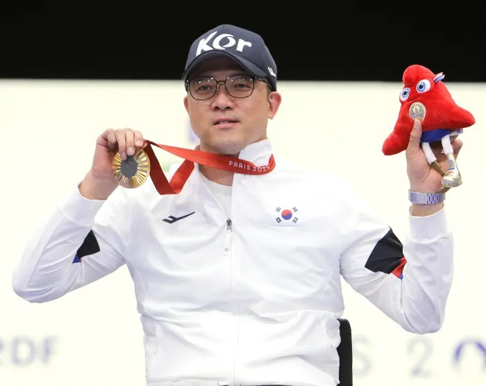 2024 파리 <b>패럴림픽</b>, 사격 <b>박진호</b> 금메달 획득...'사격강국 한국... 