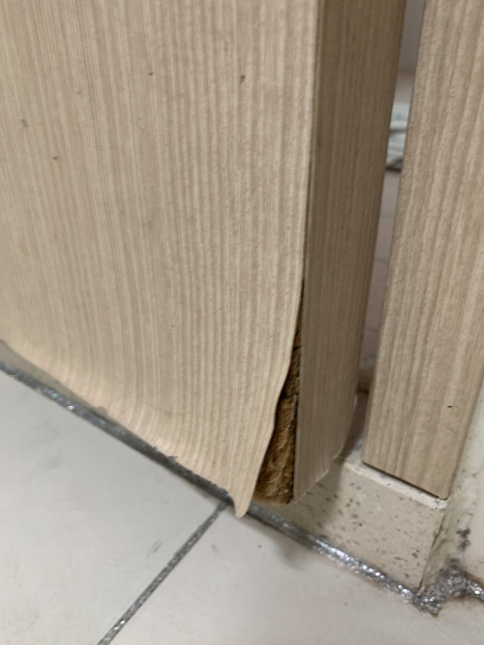 화장실문수리 물에불은문짝 들뜨고벗겨진 시트지 복원