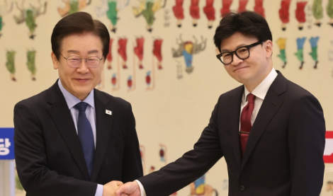 이재명 “문재인 수사 과도”···<b>한동훈</b> “전 <b>정부</b>는 나를... 