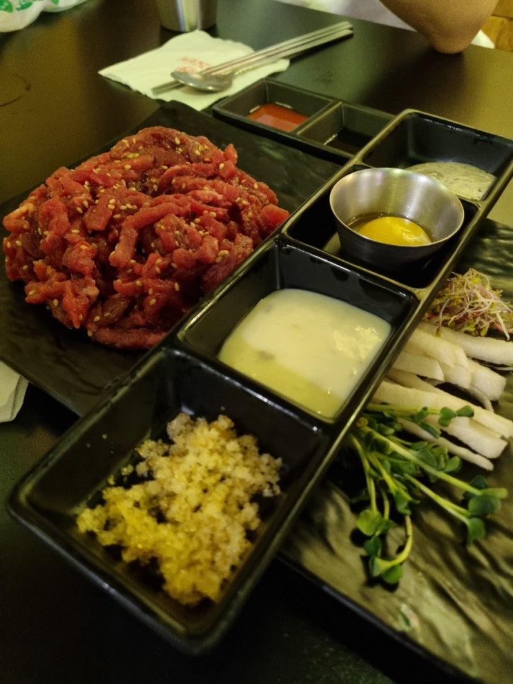  서현 육회 무한리필 맛집 김천재의 육회 반한 연어 분당 서현점 다녀왔어요!
