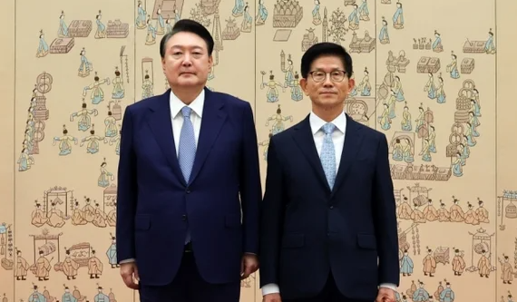 야당 반발에도 <b>김문수</b> 고용노동부 <b>장관</b>되다. 야당 동의없는... 