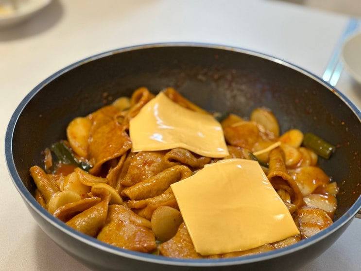  일상기록. 떡볶이 + 국밥충 + 마라탕후루~~