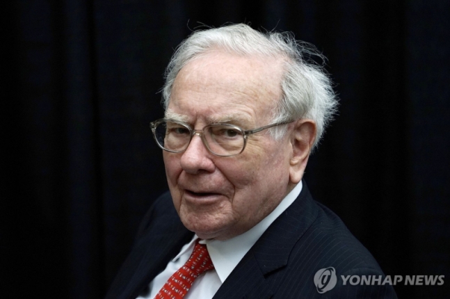 ‘매일 콜라 5잔·캔디 사랑’ 워런 버핏…94세 장수 비결은? ‘매일 콜라 5잔·캔디 사랑’ 워런 버핏…94세 장수 비결은?