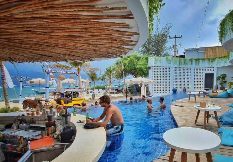  길리 트라왕안 The Beach house Resort