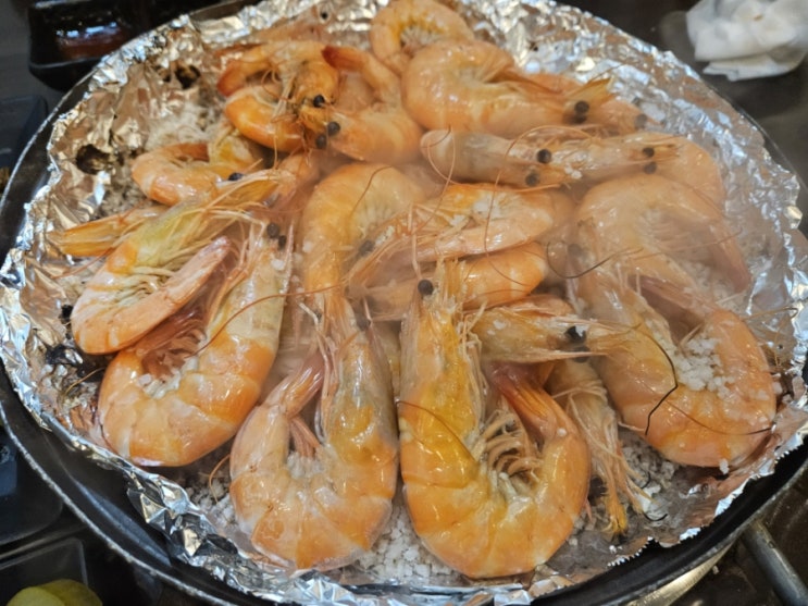  제철 새우를 무한리필로 즐길 수 있는 사우동 돼지집 내돈내산