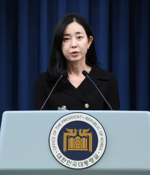 <b>대통령실</b>, 李 <b>계엄</b>령 주장에 "나치식 선동…대표직 걸고 말하라"