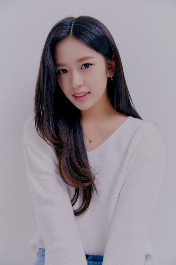 <b>안유진</b>, '2024 올해의 브랜드 대상' 여자 예능돌 2년 <b>연속</b> 수상.... 