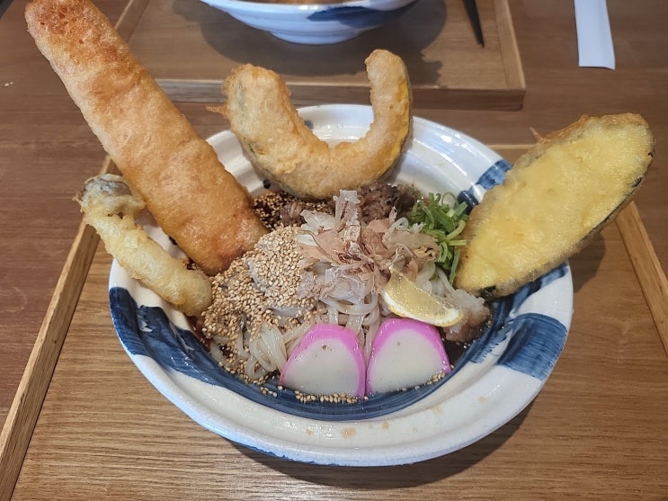    백 번 찾아도 질리지 않을 후쿠오카 EMIUDON