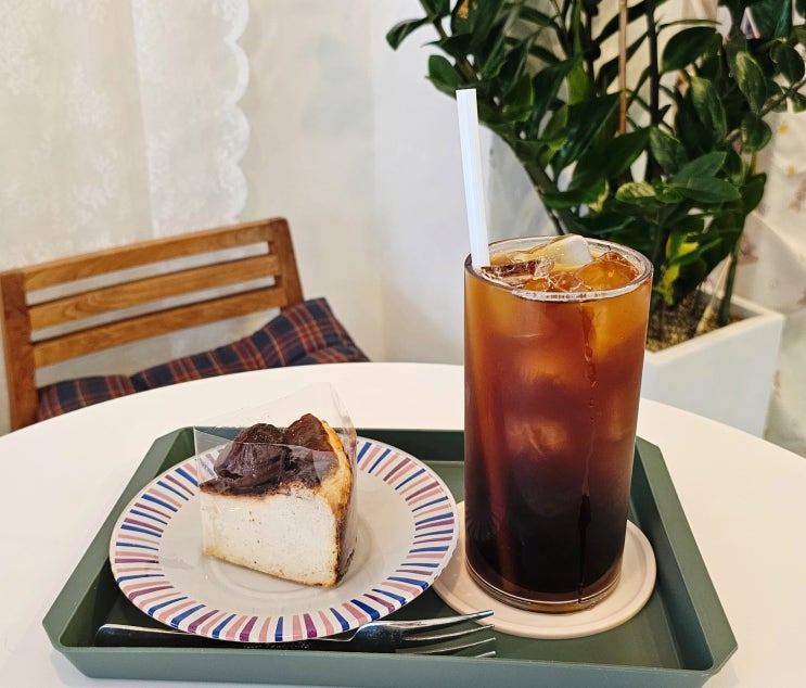  구의역 카페 수제디저트 바스크치즈케이크 맛집 아기와 방문 가능한 카페이츠