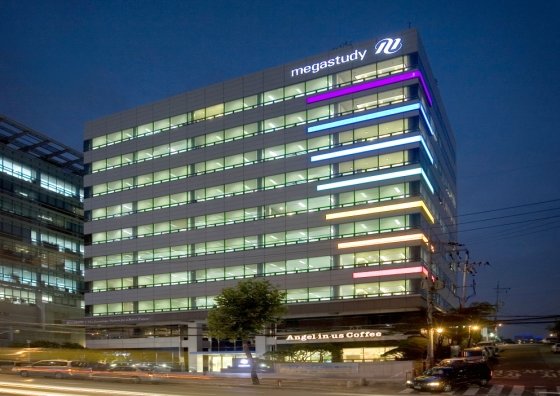  메가스터디교육, 미북 meBOOK 통해 디지털 콘텐츠 시장 본격 진출…"그룹 내 모든 교재 전자책 전환"