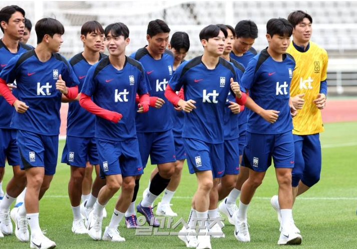 홍명보호 1기 출항, 유럽파 부재 19명 축구대표팀 첫 훈련 feat. 주앙 아로소 수석코치 리딩 홍명보호 1기 출항, 유럽파 부재 19명 축구대표팀 첫 훈련 feat. 주앙 아로소 수석코치 리딩
