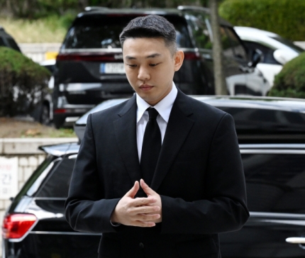 <b>유아인</b> 1심 <b>징역</b> 1년 법정구속…마약류 상습 <b>투약</b> 혐의
