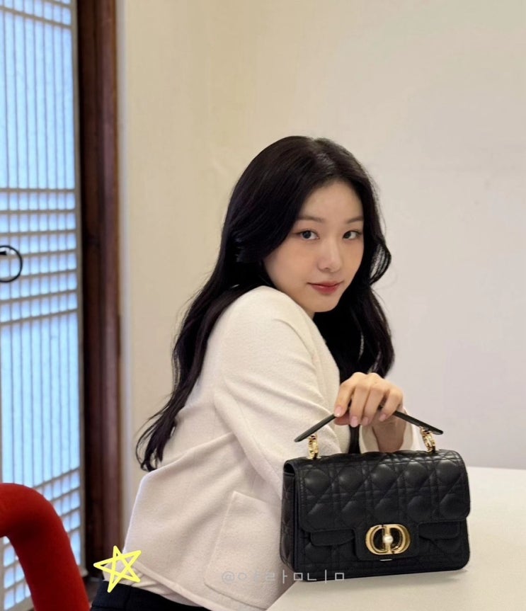 김연아 | 크리스챤 디올 가방 백 목걸이 귀걸이