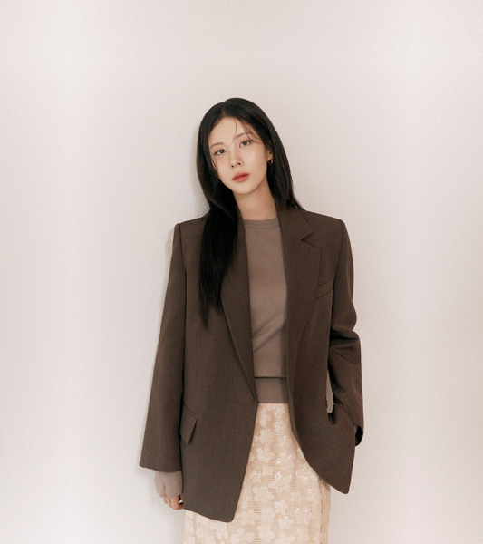  꾸안꾸 30대 여성 오피스룩으로 난리난 더엣지의 인기 여자 싱글 블레이저 자켓 코디 추천 ft. 서현