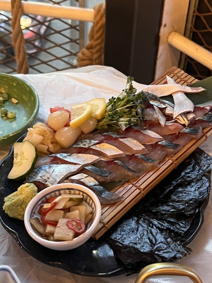  연남동 횟집 연남어부 | 신선한 회와 대하를 맛볼 수 있는 MZ감성 술집