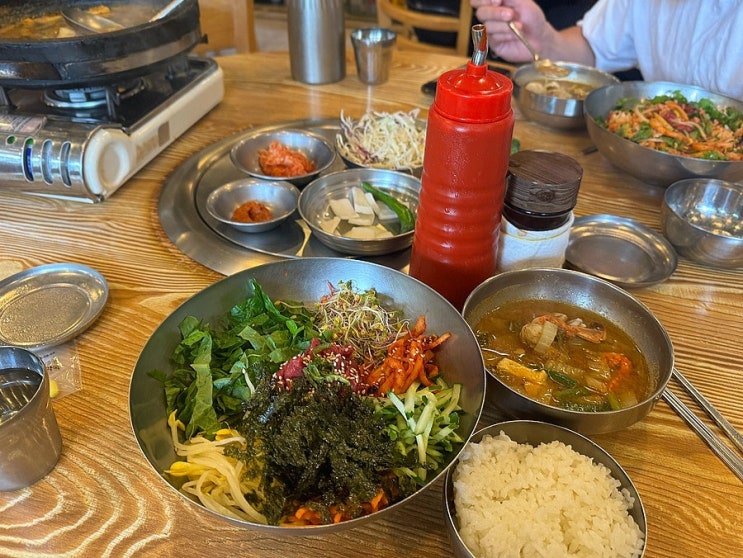  여수 육회비빔밥 맛있는곳 추천 : 육깝돈 : 사장님께서 직접 육회 썰어주신다구 ,,, ෆ
