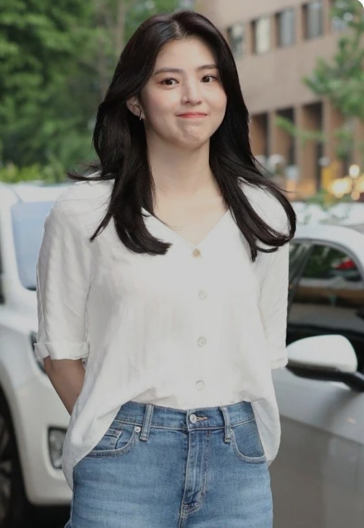 "<b>한소희 모친</b>, <b>불법 도박장</b> 운영 혐의로 구속! 가족사와 진실은?"