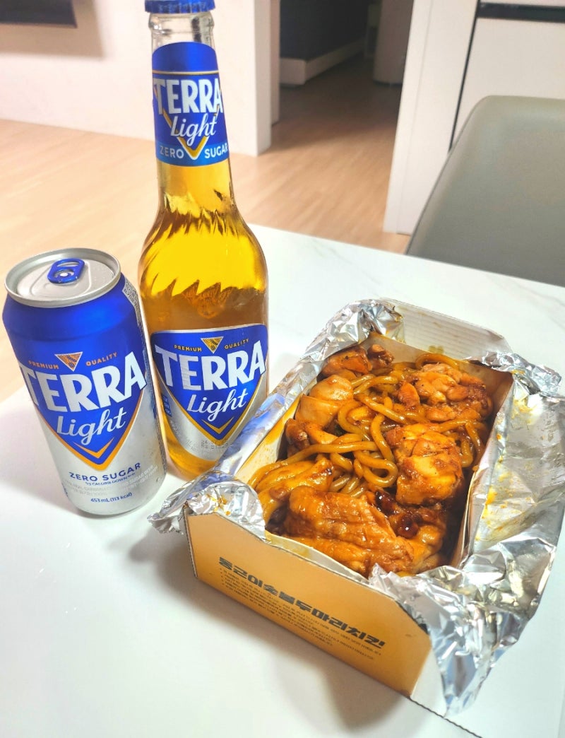 치킨 맛집 동근이 숯불두마리치킨 보통맛 메뉴 우동순살숯불구이(+테라 제로슈거 라이트)