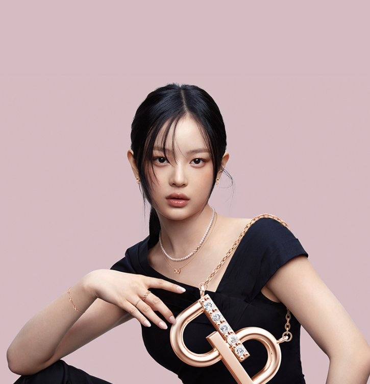  명품 쥬얼리 브랜드 스톤헨지의 이니셜이 결합된 매력적인 디자인의 데일리 14K SHe 귓볼 귀걸이 추천 ft. 하니