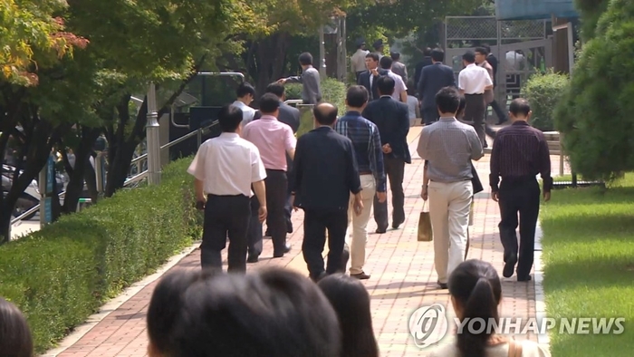 “낼 모레 60인데”...국민연금 가입기간 못채운 207만명, 그런데 세대별 보험료율 차등? “낼 모레 60인데”...국민연금 가입기간 못채운 207만명, 그런데 세대별 보험료율 차등?
