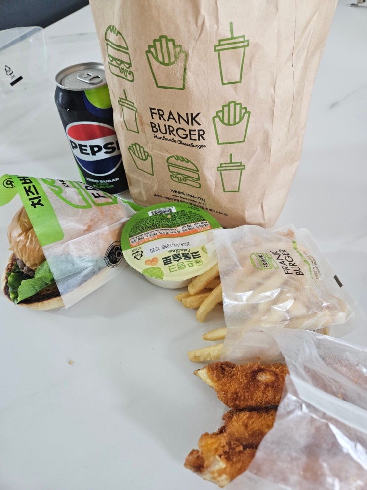  프랭크버거 추천 배달금액 맞춘다고 시킨 사이드메뉴 맛있네요