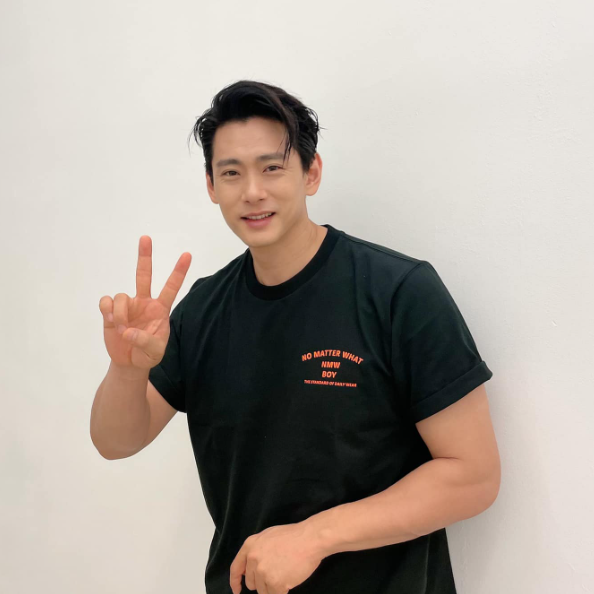 유태오 프로필 정보 (태어난김에음악일주 나이 니키리 결혼 데뷔 출신 과거 군대 드라마)