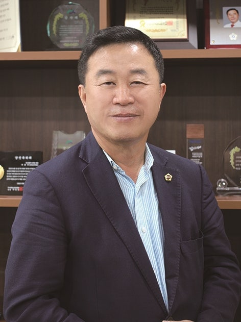 정치는 사람의 마음을 얻는 일 ‘일 잘하는 시의원’보건복지부장관상 수상 - 이승우 부산광....