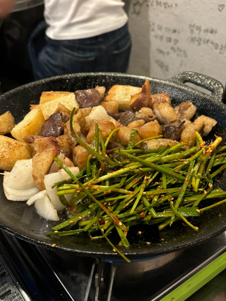  충정로역 맛집 소곱창 찐맛집 육회와 전복이 서비스, 마포대도소곱창