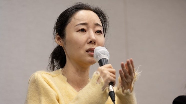 <b>뉴진스</b> 팬들 "<b>민희진</b> 임기 <b>보장하라</b>" 공개서한 보내