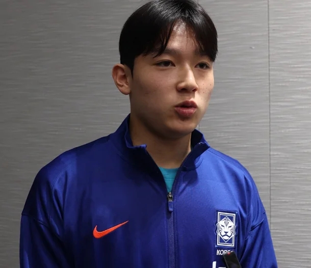 캡틴 손흥민과 '막내' <b>양민혁</b>의 특별한 만남, 한국 축구의... 