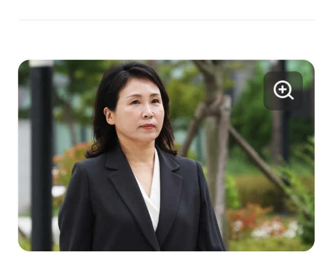 ‘법인카드 <b>유용</b> 의혹’ <b>김혜경</b>, 피의자 신분 <b>검찰</b> 출석... 