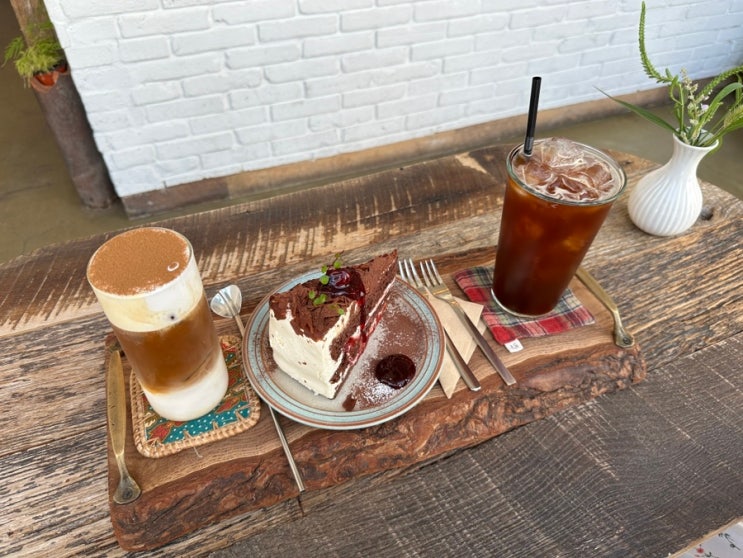  어제 카페 천안 신불당동 부록하우스~!