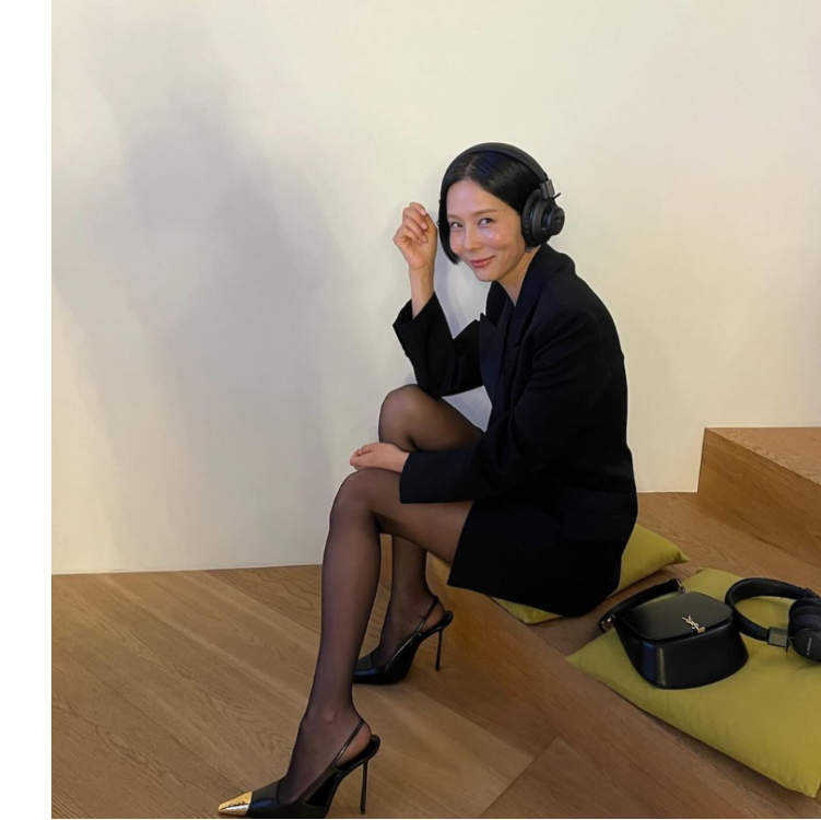 김나영 입생로랑 여자 명품 슬링백 구두 코디 명품 가방 구두 추천