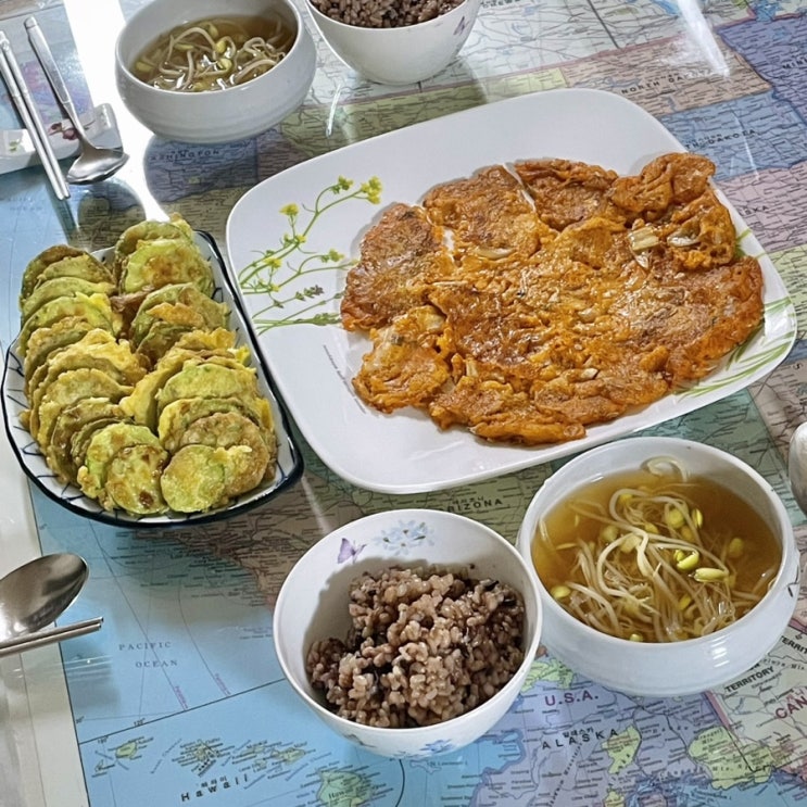  가족 저녁식사 준비 (2) 김치전, 호박전, 콩나물국