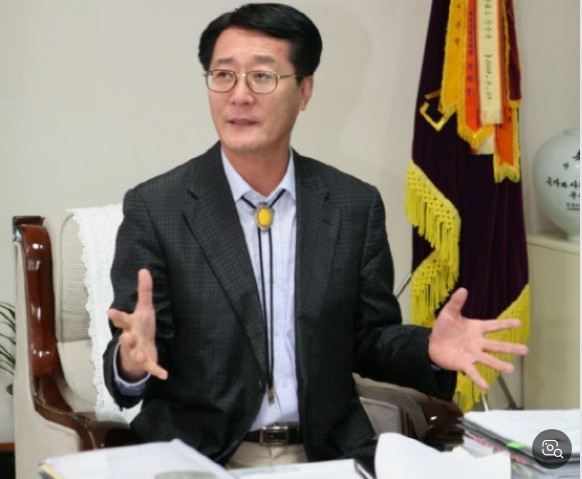 채용 비위로 직위 상실 위기 처한 <b>박우량 신안군수</b>, 항소심도... 